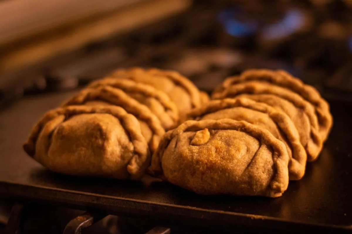 Empanadas artesanales de carne o atún de masa madre - Pan con Amour San Pedro